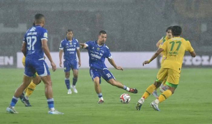 Thom Haye Bersinar di Laga PSBS vs Persib, Unjuk Kelas di Maguwoharjo