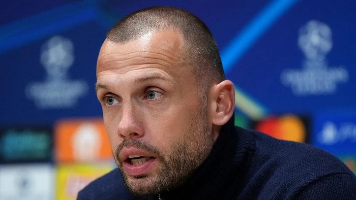 John Heitinga Kini Jadi Asisten Manajer Tottenham 